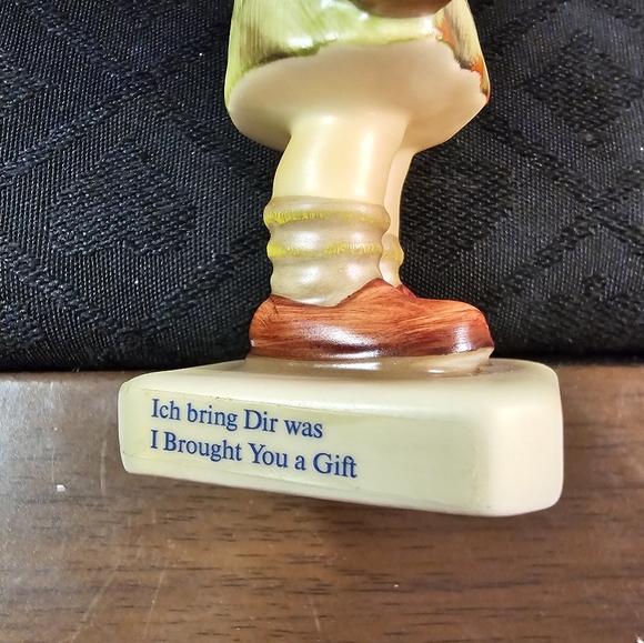 Goebel - 'I brought you a gift' Club Piece - Picture 5 of 6